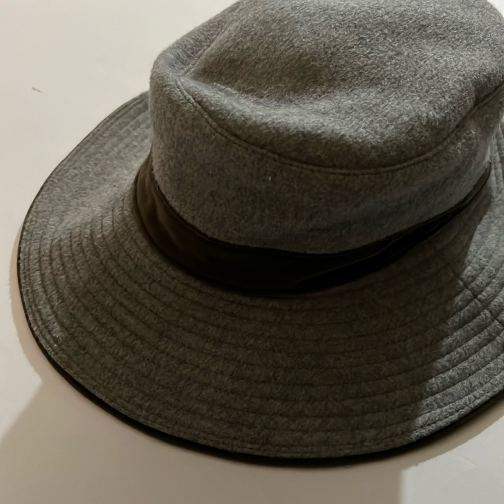 Beautiful, Hermes, ladies, grey  and brown velvet hat